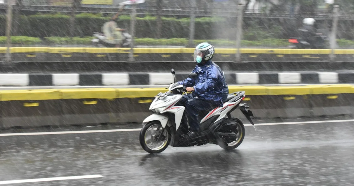 Tips Keselamatan Musim Hujan: Optimalisasi Fitur Combi Brake System Honda